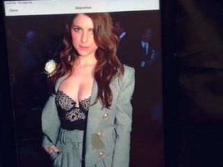 Anna Kendrick cum hołd