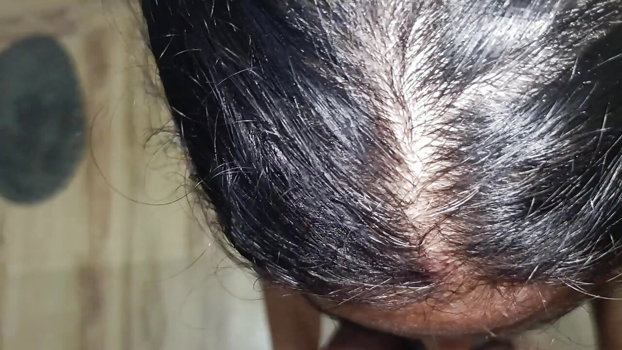 STUDENTĂ FRUMOASĂ DESI DRĂGUȚĂ IA MUIE ȘI GURĂ UMPLUTĂ CU SPERMĂ