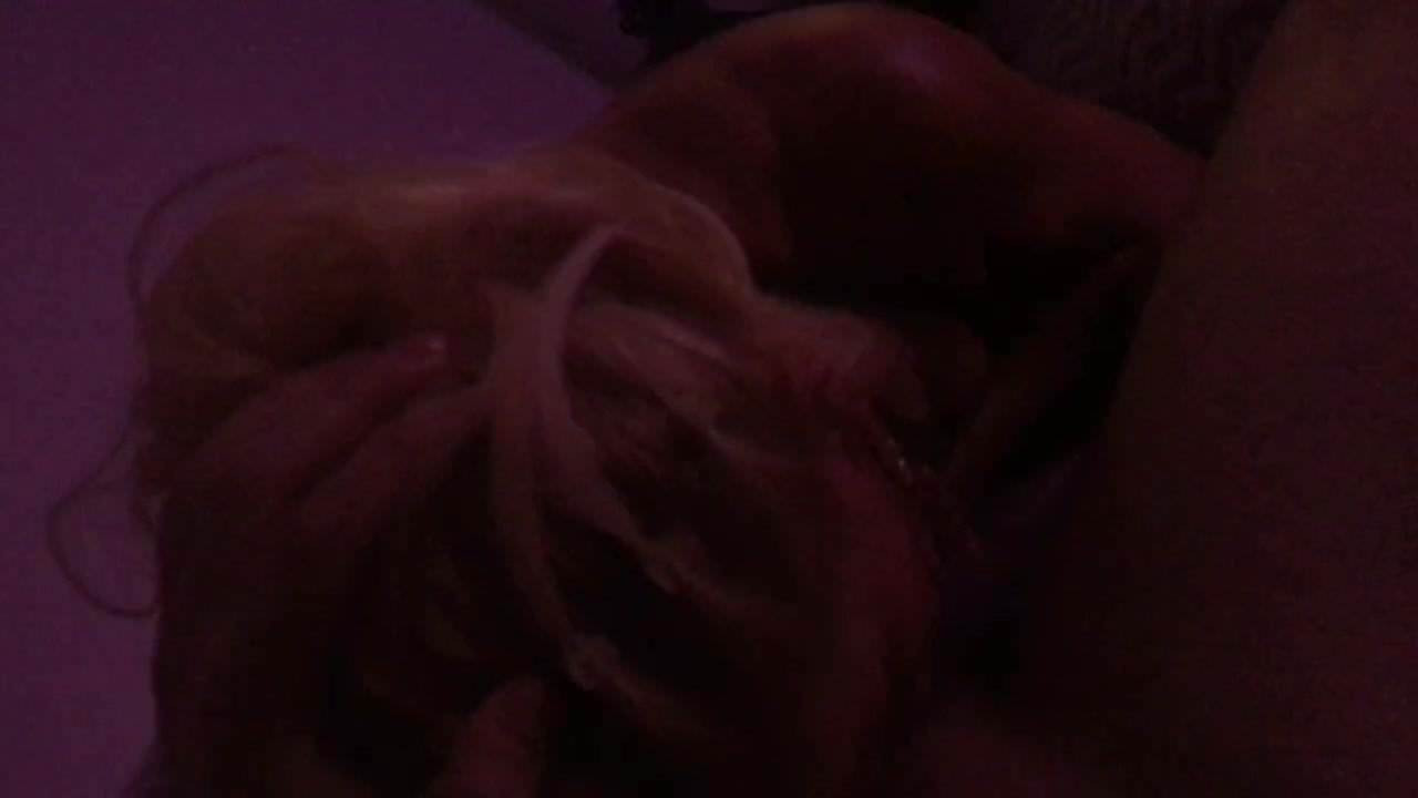 CE BINE MA SUGE BLONDA