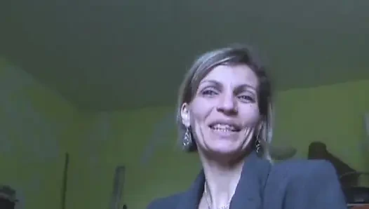 Fransız genç kız sevgilisine sıkı götünü siktiriyor