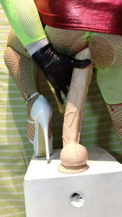 FUCKING SISSYBITCH BIG BIG DILDO2