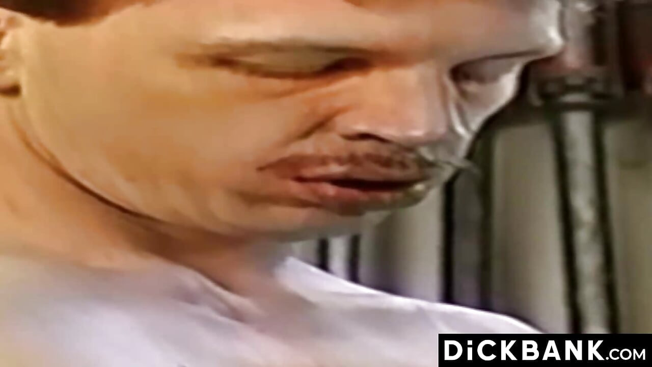 Ο Black Bottom Joe απολαμβάνει να τον κάνουν χείλος πριν τον πάρει πρωκτικά ο DILF Earl