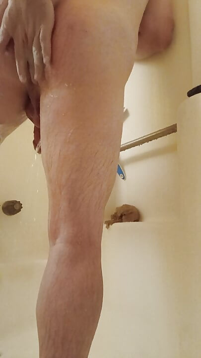 Jericho Cross in the shower