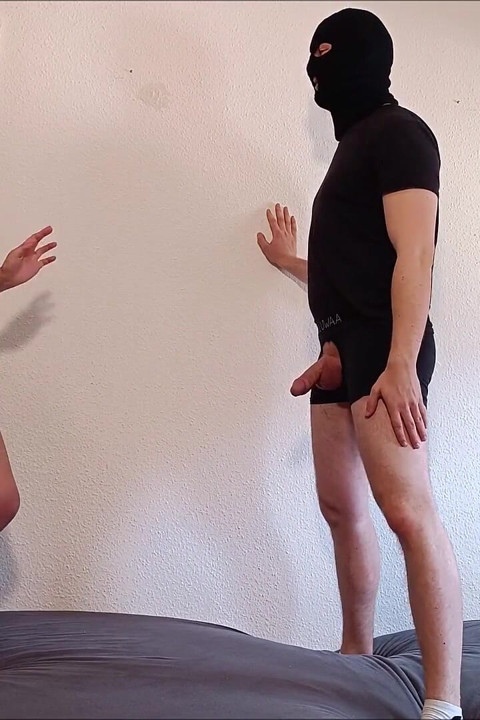 Ballbusting in Heier Ck Unterwsche