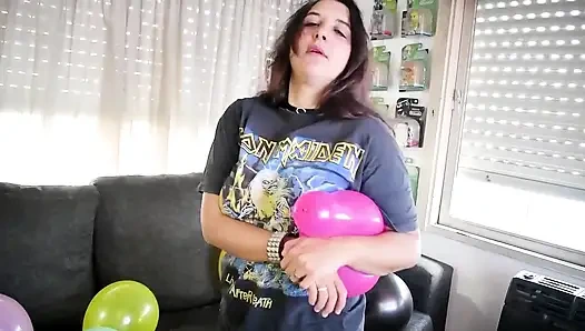 Металлическая девушка попает все воздушные шары перед вечеринкой - зайчик-ботаник [Lowres]