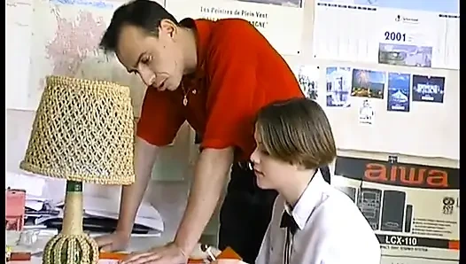 Bir bekar matematik öğretmeni tarafından sikiliyor