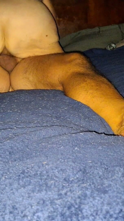 Foreplay in bed leads to her riding my cock cowgirl | Klip 2