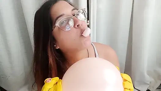 Lateks eldivenler bubblegum ve balon üfleme - tavşan tezgahçı