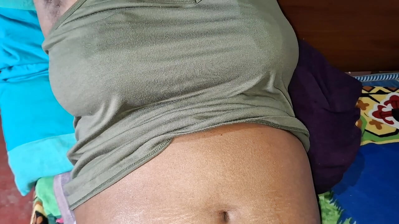 Caliente madrastra hace su fantasía sola