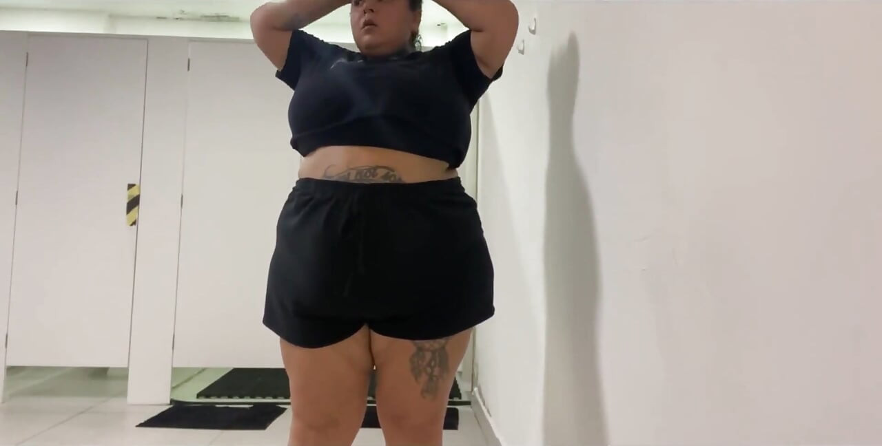 SSBBW se předvádí v šatně v tělocvičně - Mary J hurghada
