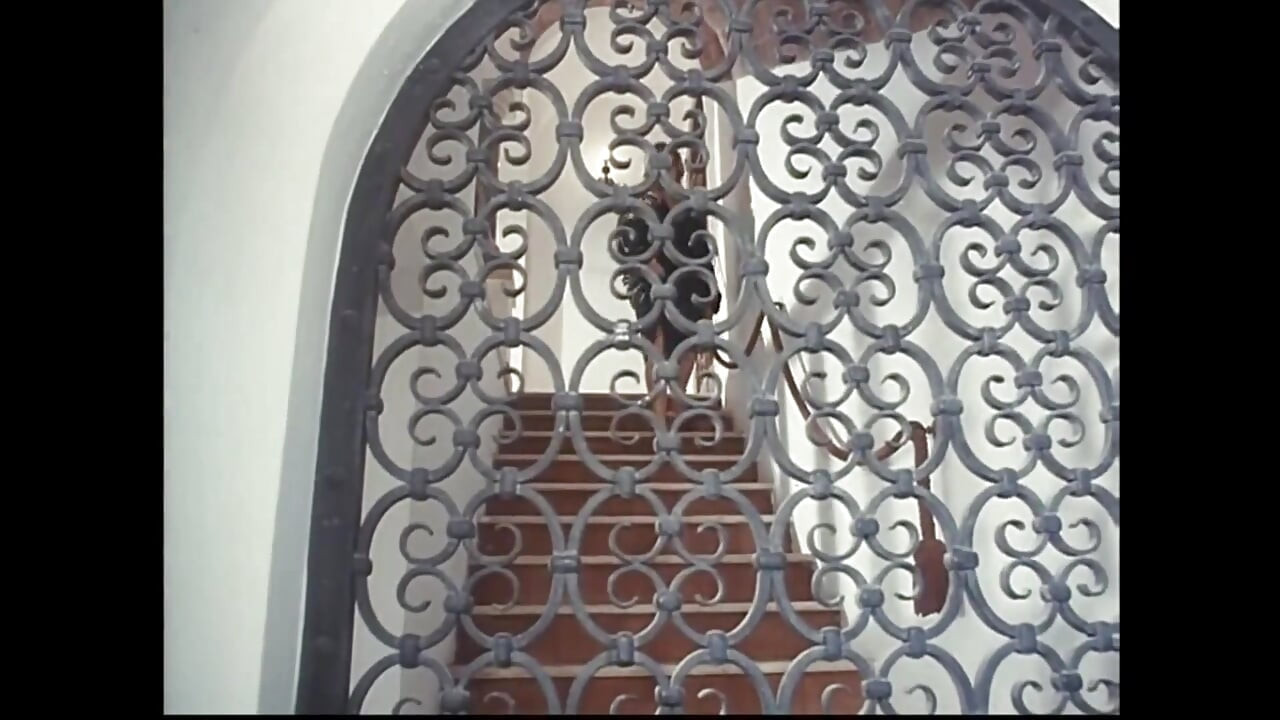 MILF panas dengan pantat pepek berbulu dikongkek dan dipancut dalam mulut dengan zakar besar vintaj