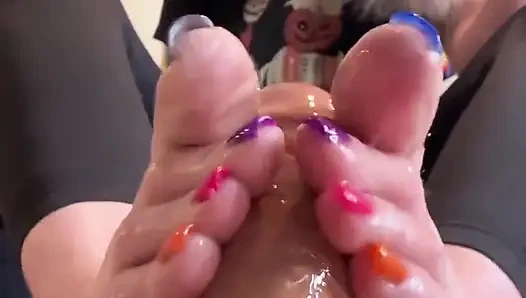 Ukuran Raksasa 16 Asmr footjob berminyak