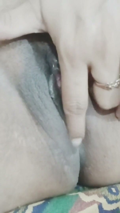 Desi Bhabhi Ki Desi Foodie Muft Wali | Clip 1