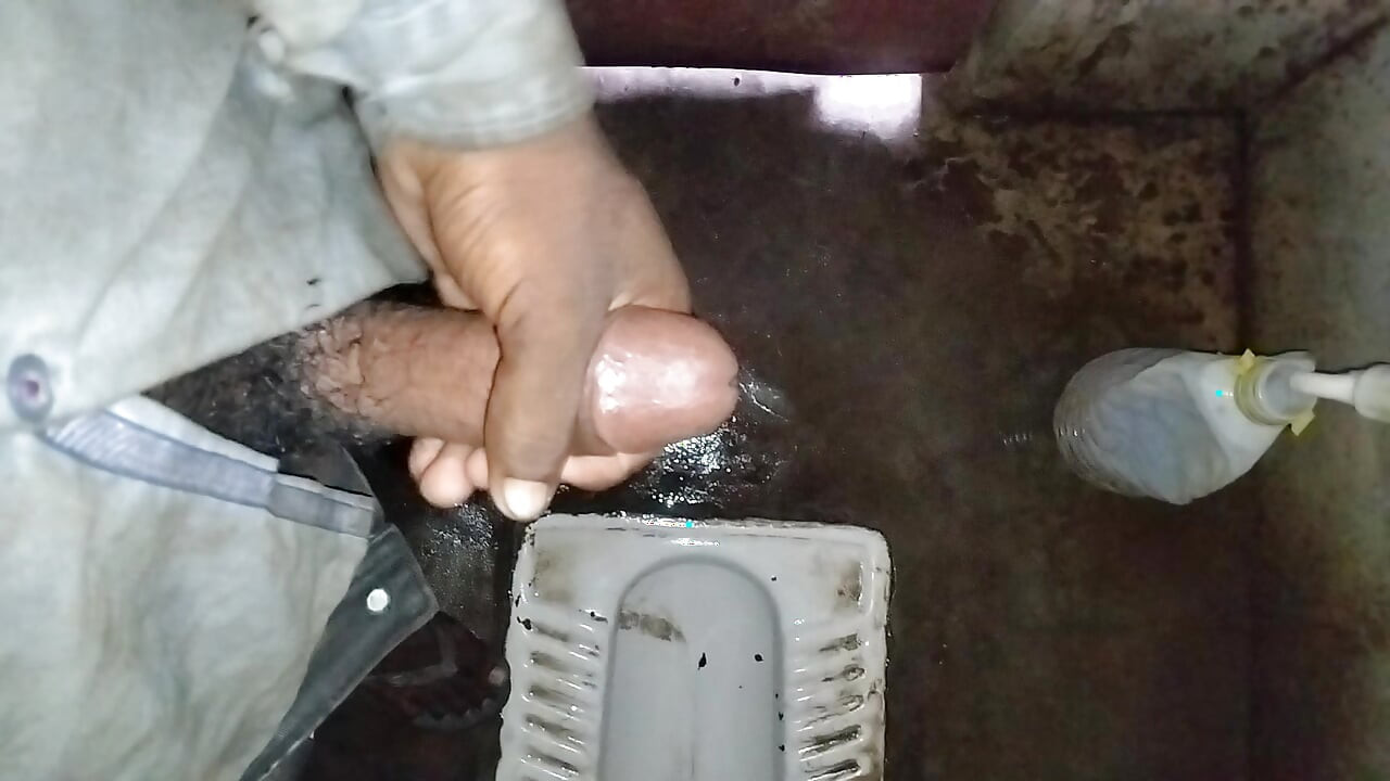 Mit einer Faust nahm ich das Sperma in meine Hände und ließ es dann fallen.