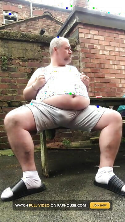 Fat Dad Smoking & Wanking in the Alley