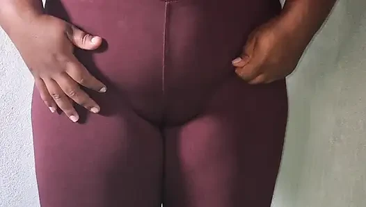 Ibu hot temanku pakai legging untuk pergi ke gym