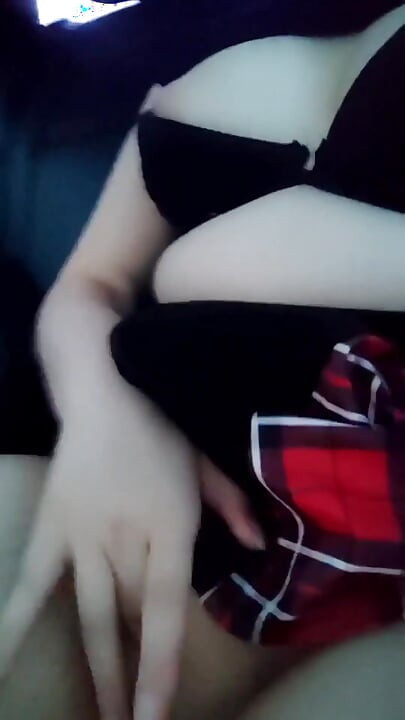 Horny Slut Starts Fingering Her Wet Pussy in the Back of the Taxi Driver