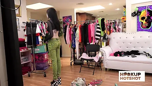 Bts - Leda Elizabeth güzel kıvrımlarıyla lensi azdırıyor!