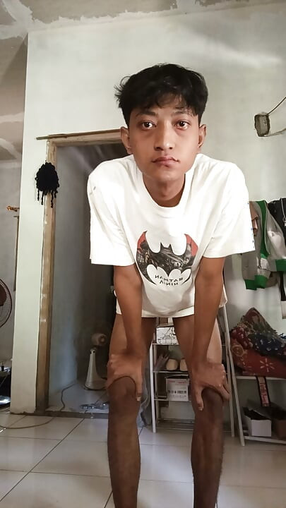 Keseorangan di rumah lagi