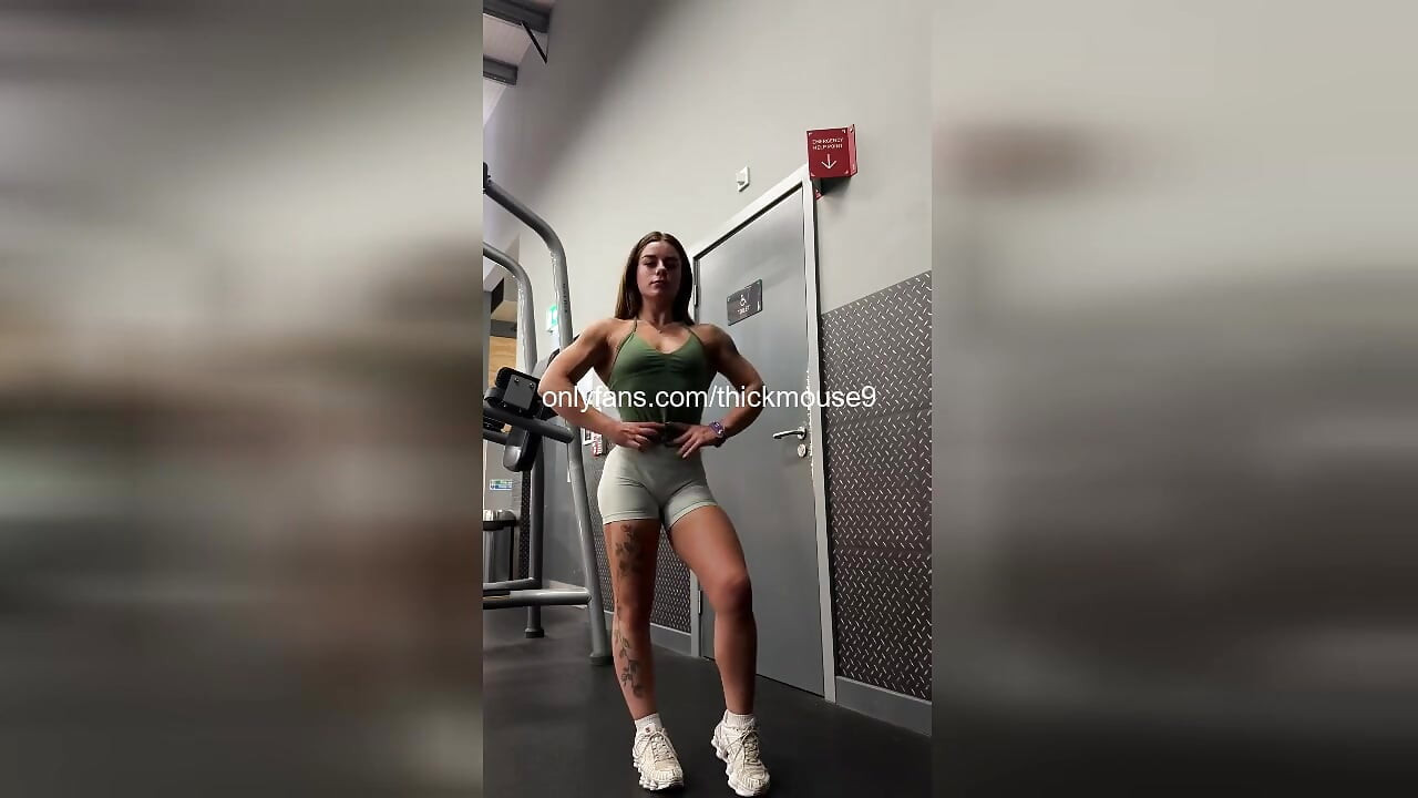 Teen Exposes Pussy on Insta Live