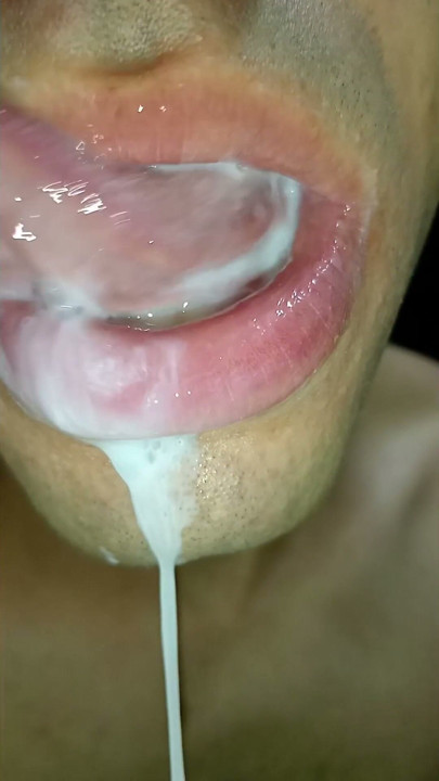 Sperma suuhuni, leiki spermallasi ja niele se, seksikäs, femboy, trans, homo tuhma, kieli, sloopy, sixpack, fitness teini | Klippi 1