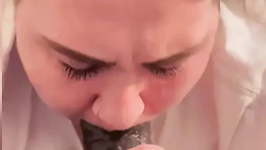 Сводная сестренка сосет у меня, пока моя бывшая в разврате продолжает звонить мне глупым шлюхам