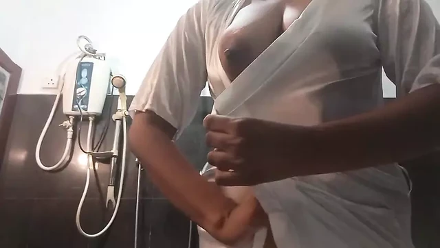 WhatsApp Video of Sri Lankan Actress Anne in Colombo big natural Boobs showing in night