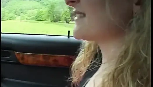 Sarışın kızı sikiyor ve yüzüne boşaltıyor