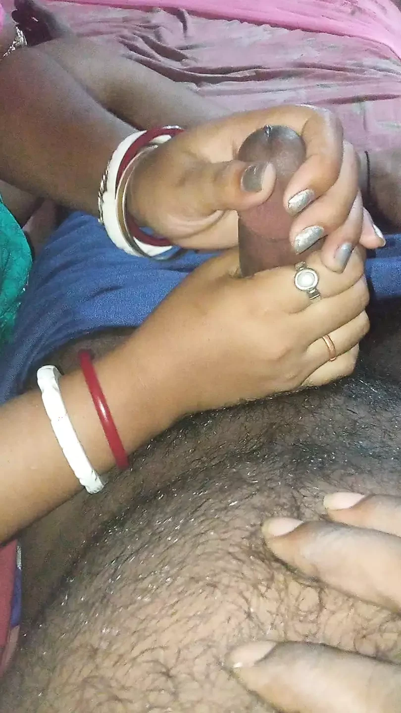 Desi indian Bengali bhabhi blowjob and handjob
