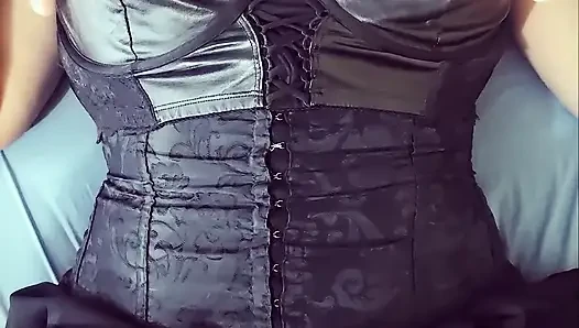 Gadis gotik ini lagi sange berat dan pengen banget mainin toket besarnya