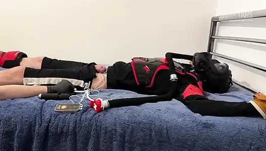 Mx Gear'daki Twink işkence ediliyor