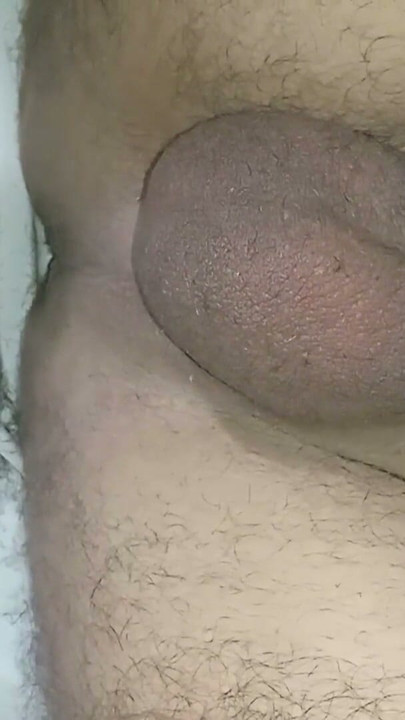 Stor pik risikabel barbering af min pik, liderlig onani, gnidning af glatbarberet fisse og cumshot-orgasme | Klip 2