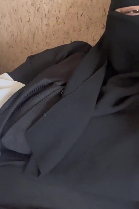 Turkish Stepmom Halima Gets Very Wet From Masturbating Her Pussy