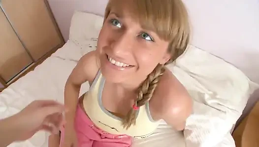 Seksi sarışın amcık mastürbasyon yapıyor amcık yalıyor... ağzına boşalma