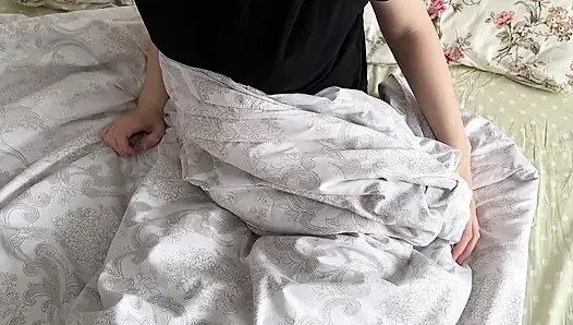 Wenn eltern bei der arbeit sind, ficke ich meine heiße stiefschwester
