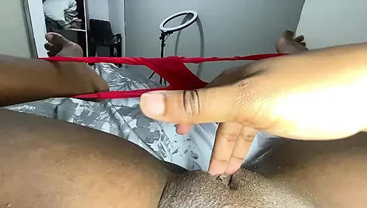 Murid nakal ini lagi asik fingering muridnya sampai muncrat!
