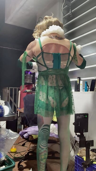 Natural Transsexual Cintia se masturba com um Anal Dt956