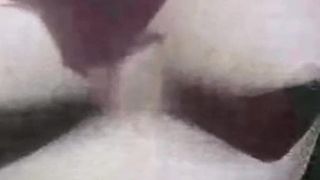 Ragazzo indiano che si apre e massaggia il cazzo davanti alla telecamera