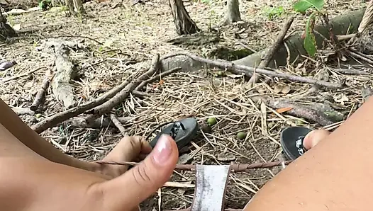 Ben yaramaz bir kızım. Parmaklarımı büyük ıslak vajinamda hissetmeyi gerçekten seviyorum hehehej