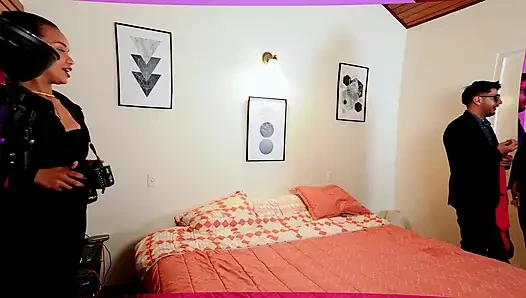 ФОТОГРАФ NINFONAMA ТРАХАЕТ СВОИХ КЛИЕНТОВ В СЕРЕДИНЕ ФОТОСЕССИИ - МЕЖРАСОВОЕ ТРИО