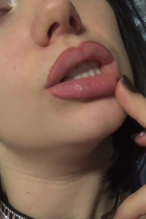 You're obsessed with my full natural lips