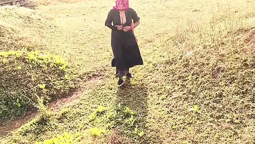 Индийскую тетушку Sunisha бхабхи жестко трахнул деревенский паренек