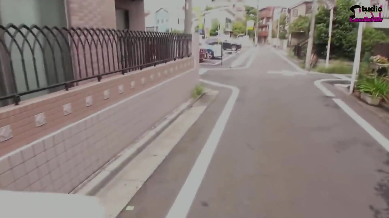 Ochtend trash routine - een vertrouwde ontmoeting die langzaam verandert in iets wat geen van beide kan stoppen - scène 2