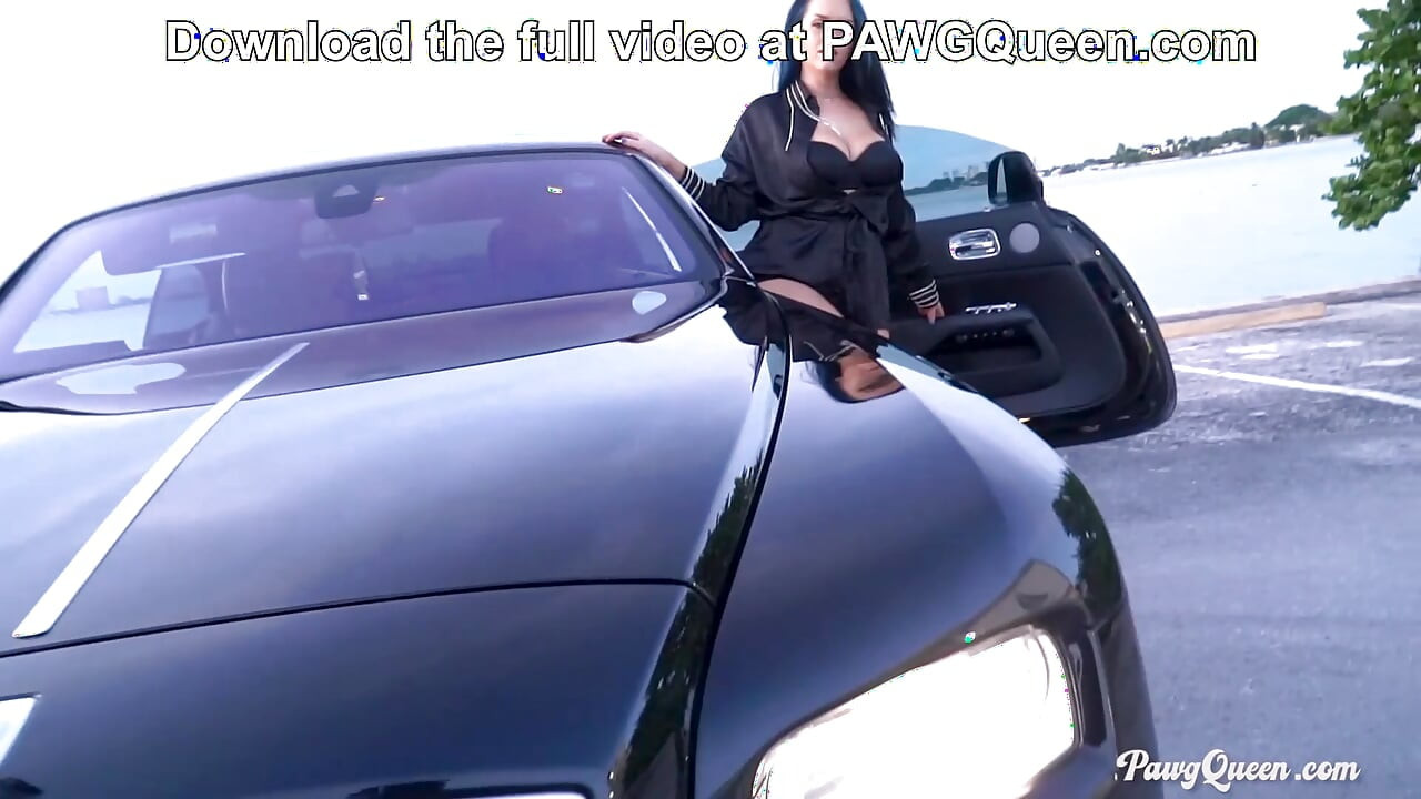 Pawgqueen ryan lagi asik twerking sambil twerking sama rolls royce