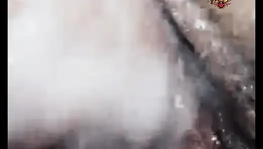 Götle oynayan Hintli arkadaş sikişiyor