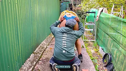 Nachbarin springt vom zaun für intensives stehen anal doggystyle und indische ehefrau tief in den hals