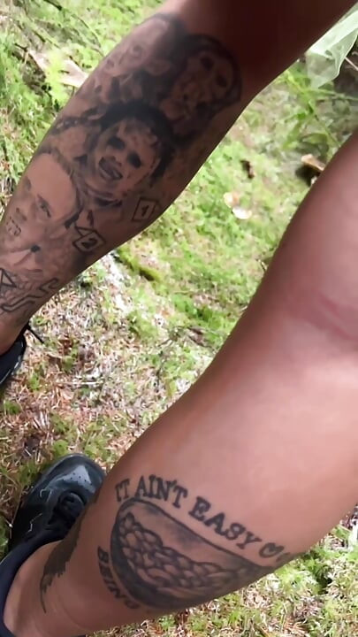 Pixie přistižená při masturbaci končí obrovským výstřikem na obličej