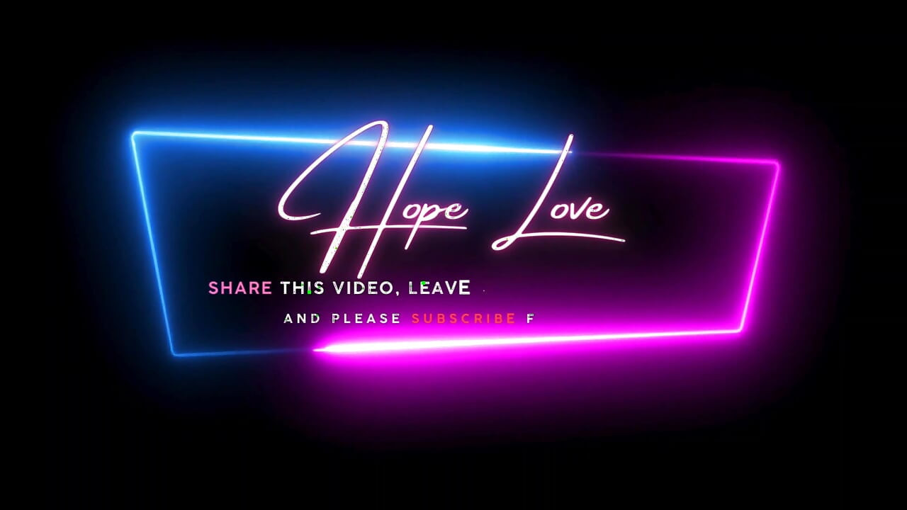 Il capo chiama la sua impiegato per darle la promozione e avere la possibilità di scoparla