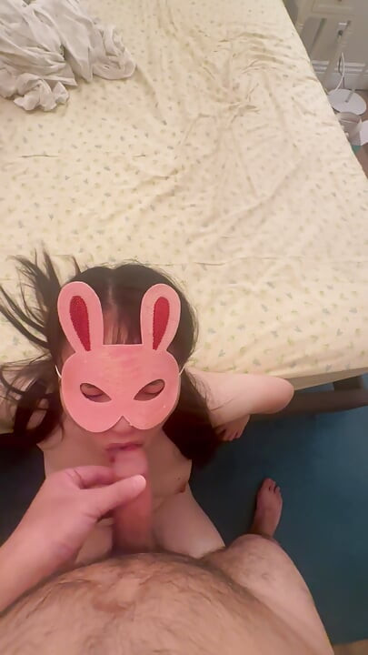 Neuk mijn Chinese slet in de mond en poesje gedurende 26 minuten recht tot een creampie