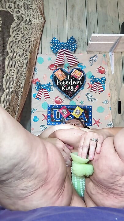 Labor Day Bash Fed Fat Whore Corn Now She's Farting